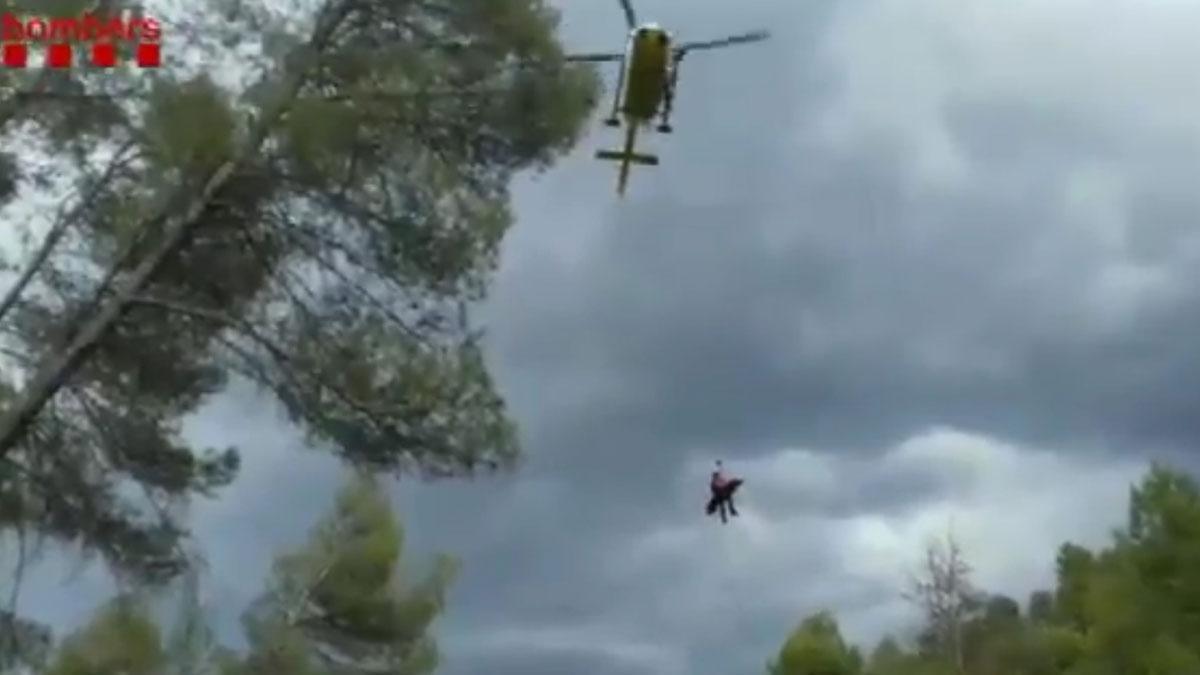 Rescate en helicóptero de una barranquista en Carme-Orpí.