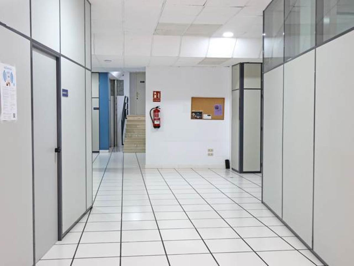 Edificio Multiusos de Massanassa, uno de los que tiene que limpiar.