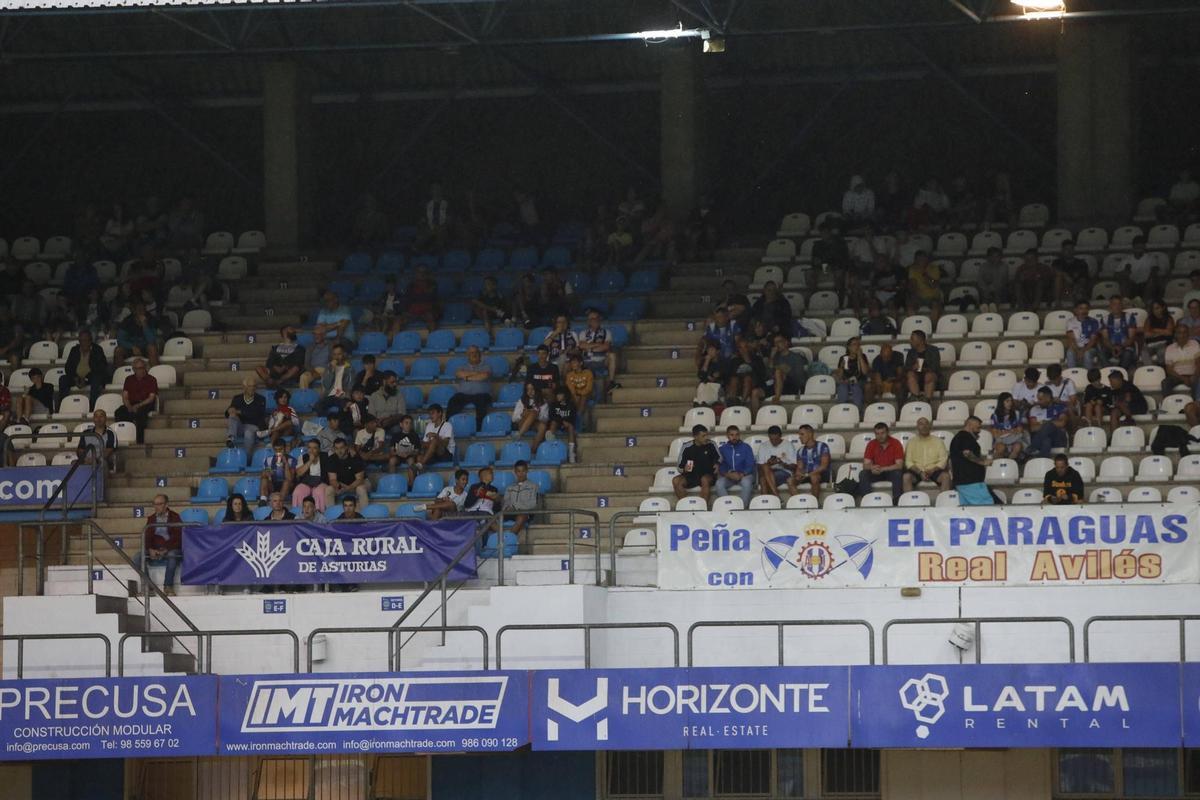 Aficionados en el último encuentro en casa del Avilés