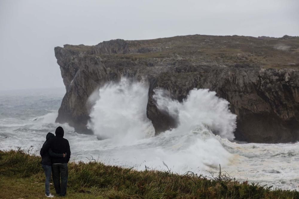 Temporal de lluvia y fuerte oleaje en Asturias