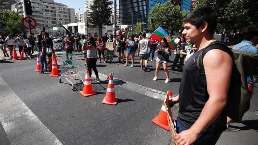 Las protestas en Chile intentan llegar a la casa de Piñera por su cumpleaños