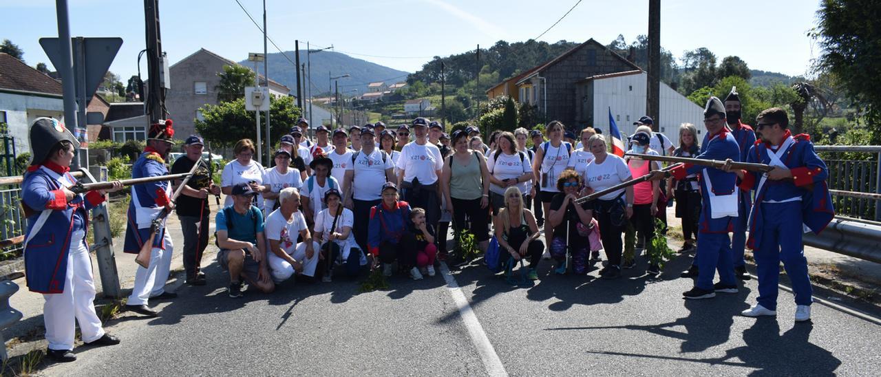 Los peregrinos, entre los que se encontraba el alcalde, fueron “sorprendidos” por las tropas francesas. |   //  FDV