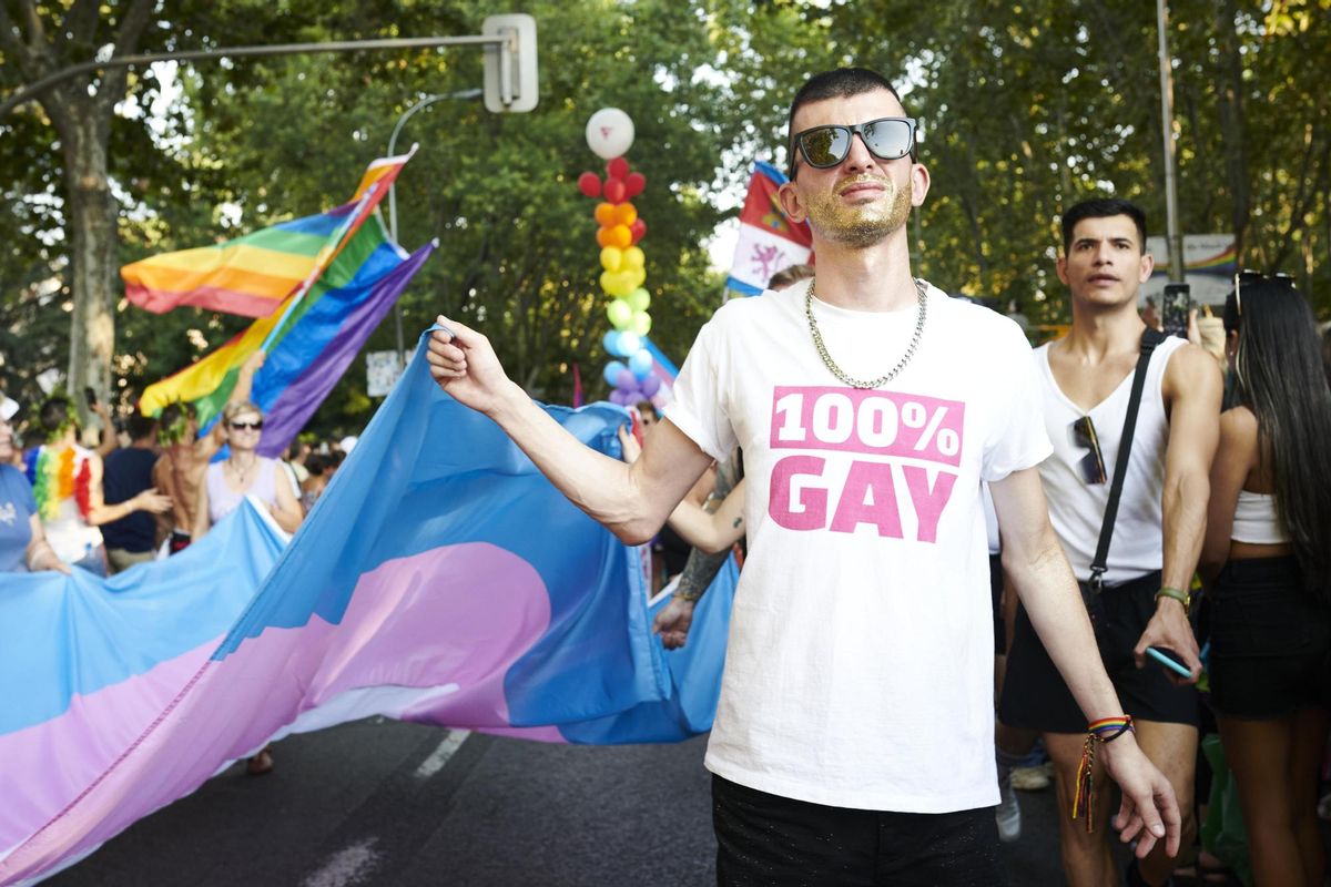 MADRID, 09/07/2022.- Manifestación del Orgullo 2022 que este sábado recorre las calles de Madrid bajo el lema “Frente al odio: visibilidad, orgullo y resiliencia”, con la ley trans y un pacto social contra los discursos de odio como principales reivindicaciones. EFE/Luca Piergiovanni