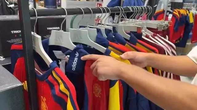 La misión (im) posible de encontrar una camiseta de España