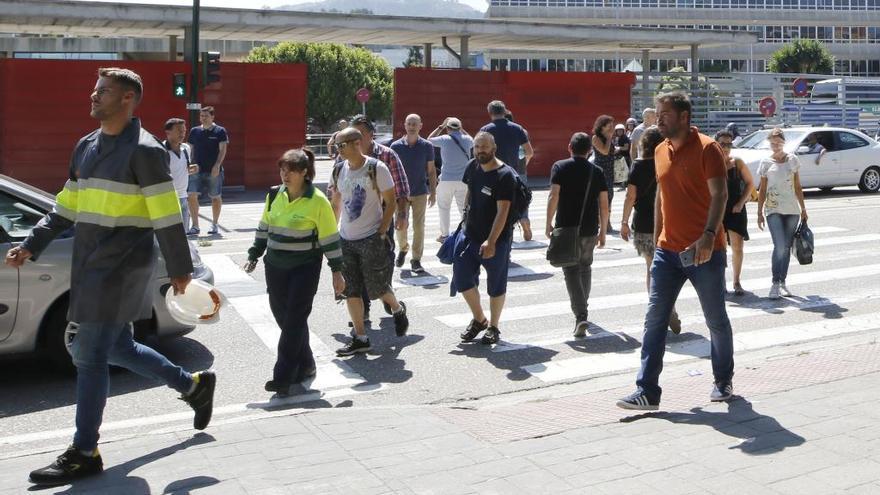 Salida de turno de PSA Vigo. // A. Villar