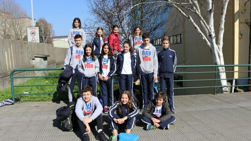 El equipo del Náutico que compitió en la Copa Gallega alevín. // FdV