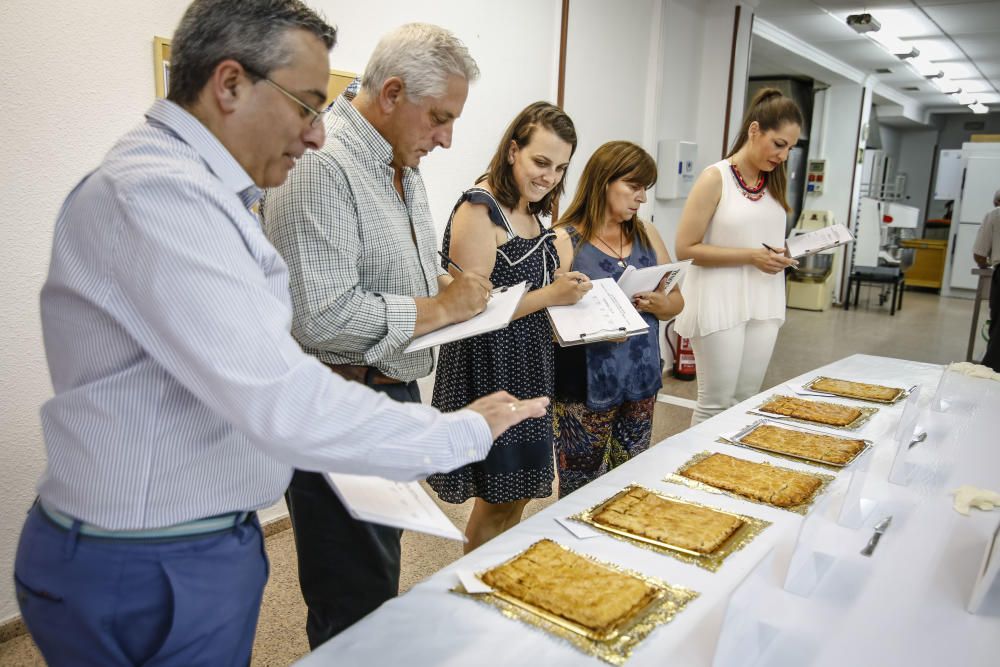 El jurado con las cocas presentadas