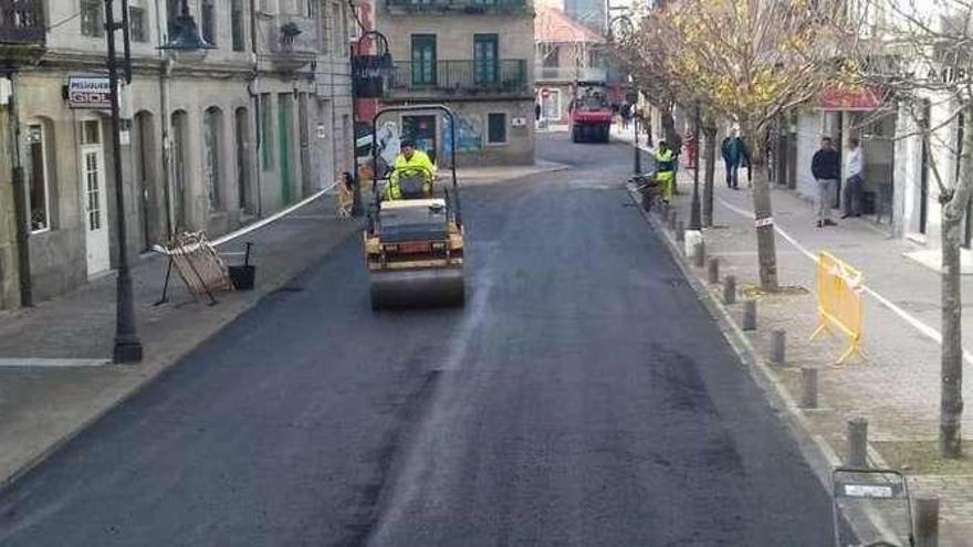 Obra de asfaltado de la calle Méndez Núñez. // Gonzalo Núñez