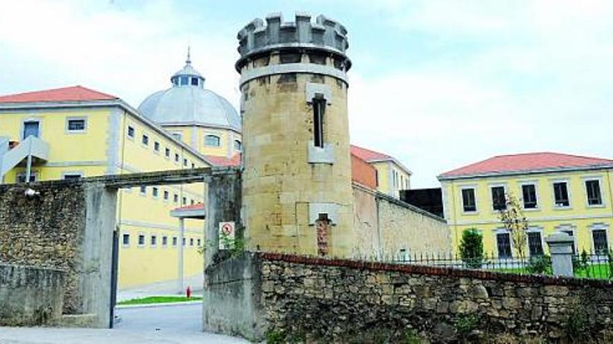 Entrada principal del nuevo Archivo Histórico de Asturias, en la antigua cárcel de Oviedo.