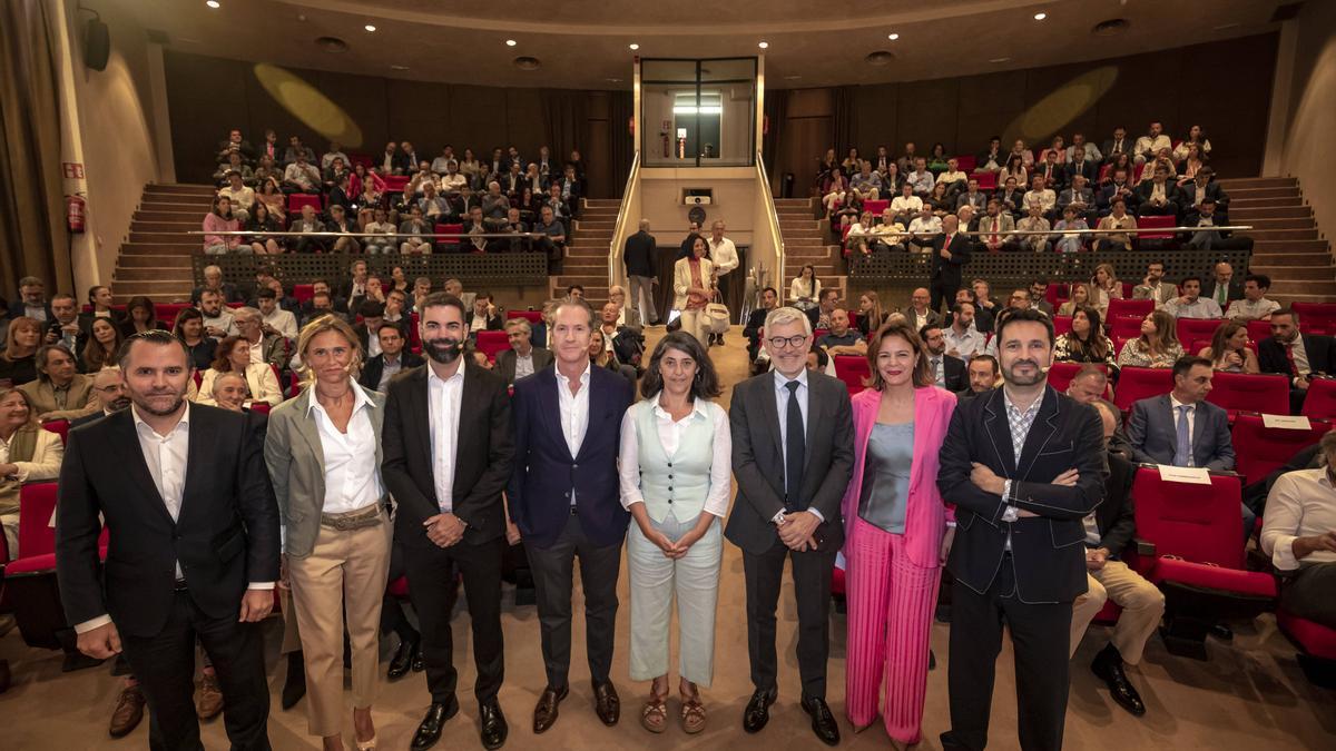 Javier Vich, Isabel Puig, Bernat Vicenç, Pablo Carrington, Marisa Goñi,  Ángel Rivera,  Celia Torrebadella y Germán Jiménez, en el club Diario de Mallorca.