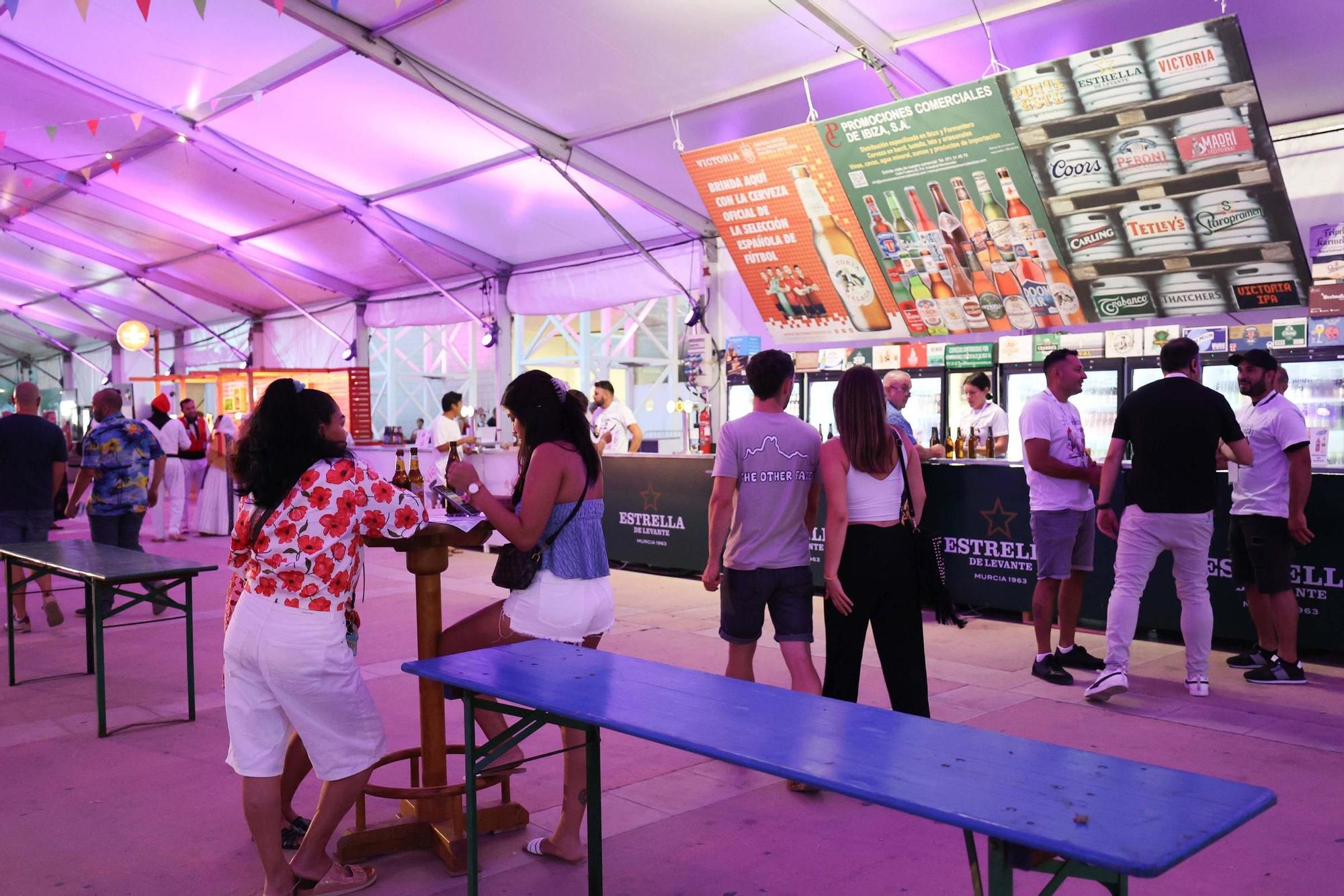 Mira todas las fotos de la Feria de la Cerveza en Ibiza