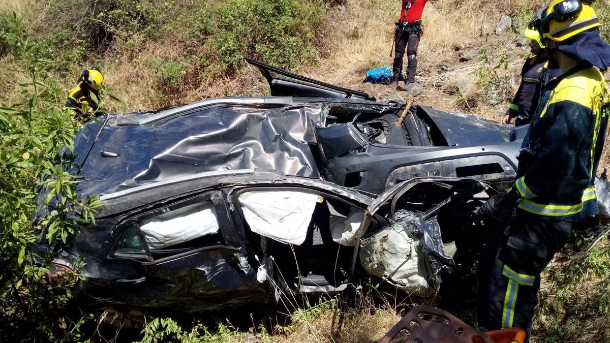 Un herido grave al enriscarse un coche en el Barranco de San Mateo