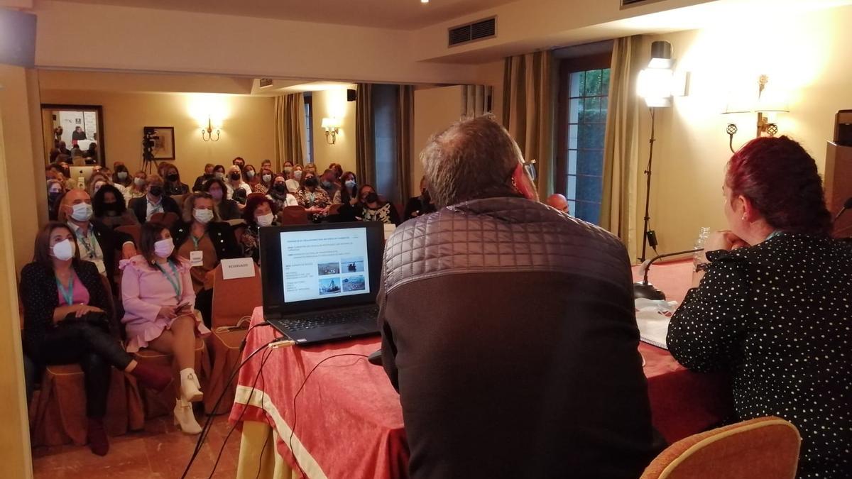 Público presente durante la celebración de la mesa centrada en sostenibilidad.