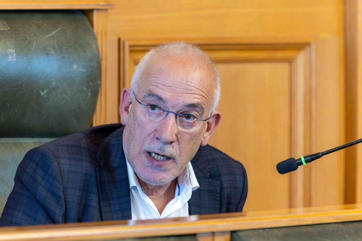 O pleno compostelán dille 'Si' á ordenanza da taxa turística pese á critica da oposición