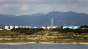 Algunos de los tanques cercanos a la central nuclear de Fukushima, que sufrió un accidente en marzo del 2011.