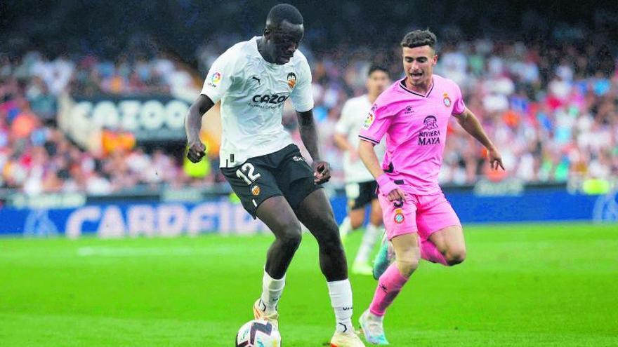Diakhaby manté la seua postura en la campanya contra el racisme