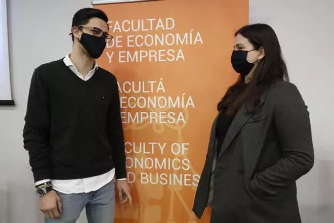 Los recién graduados piden más oportunidades para evitar emigrar