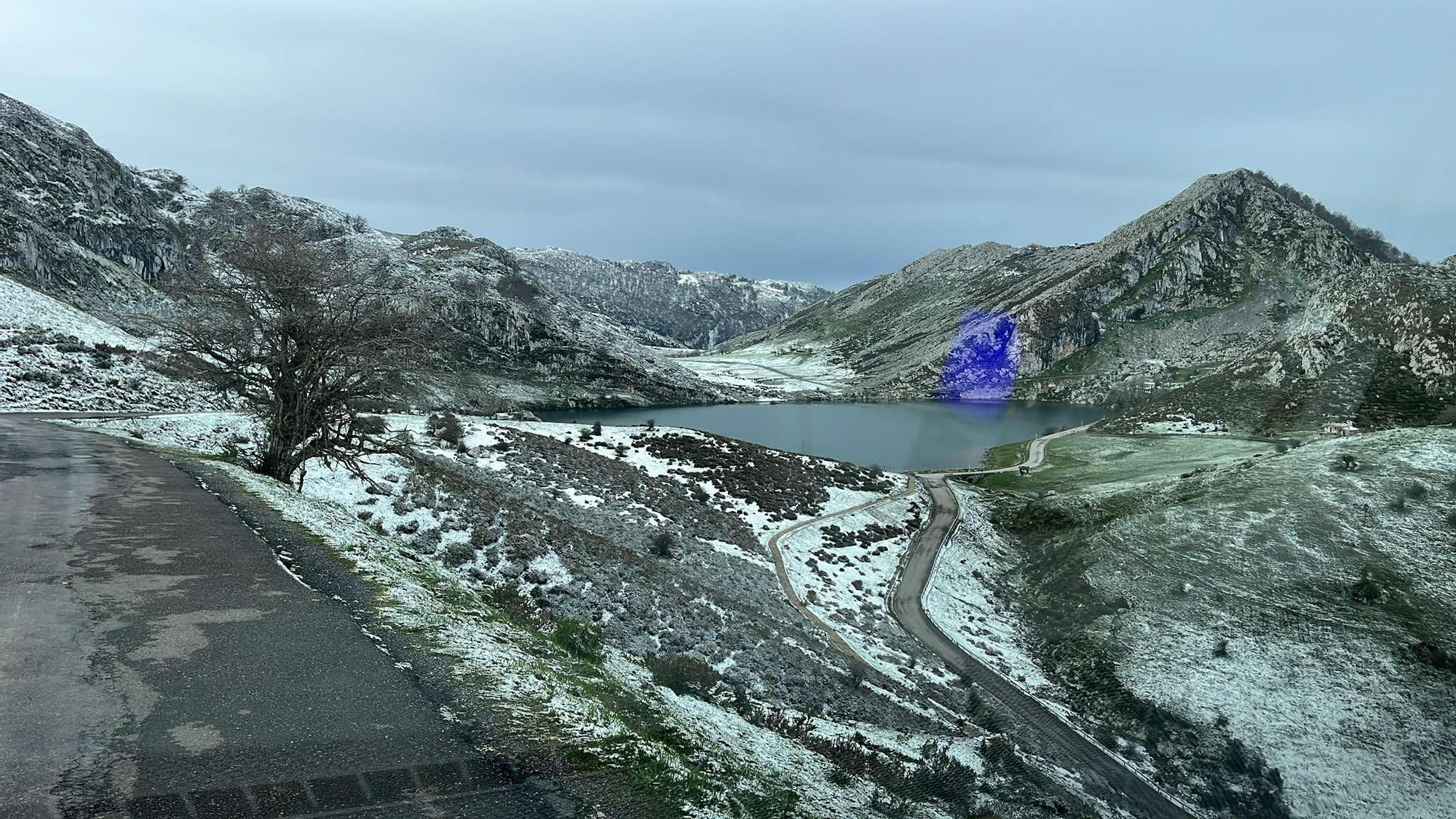 Vuelve la nieve al oriente de Asturias
