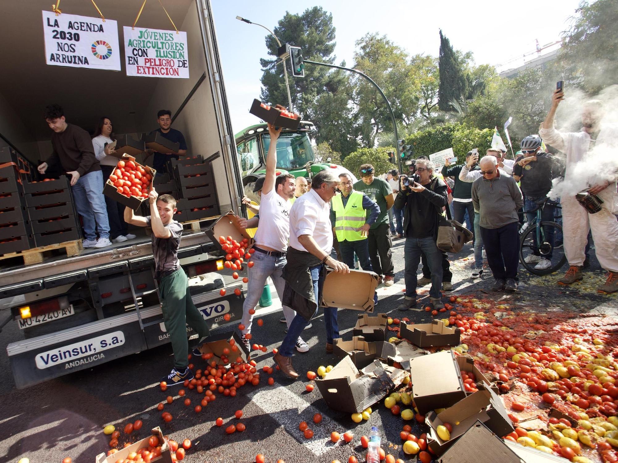 FOTOS: Los agricultores colapsan Murcia el 21F para protestar por la situación del campo