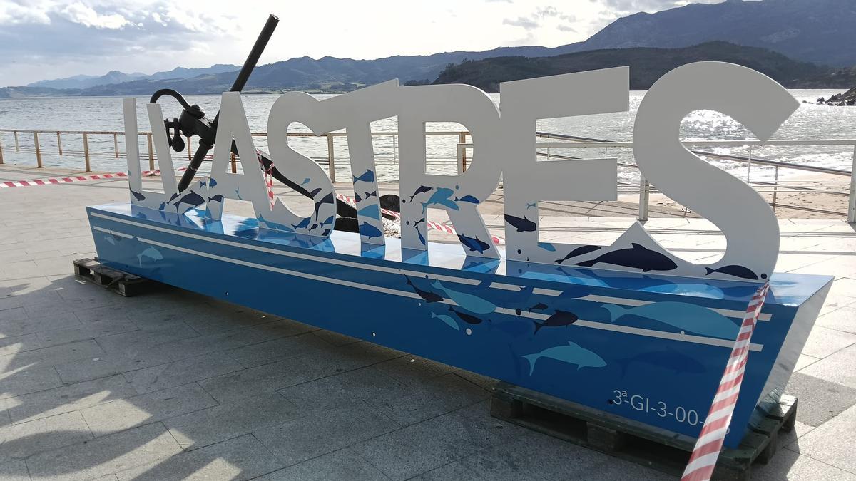 Letronas en el puerto de Lastres