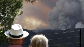 Estabilizado el incendio de Sierra Bermeja después de una intensa noche luchando contra el fuego