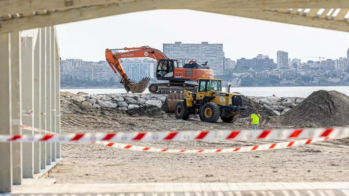 Alicante mantiene los fuegos de Hogueras en el puerto pese al "acelerón" de las obras de El Postiguet