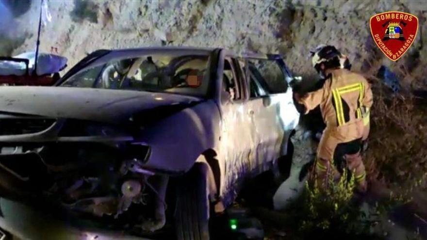 Un conductor queda atrapado en su coche al salirse de la carretera en Maella