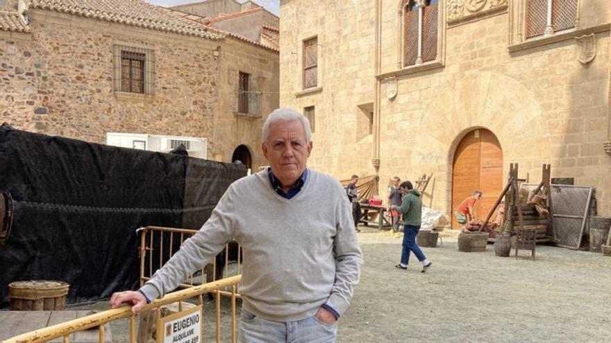Felipe Vela promete una ordenanza para regular los rodajes en Cáceres