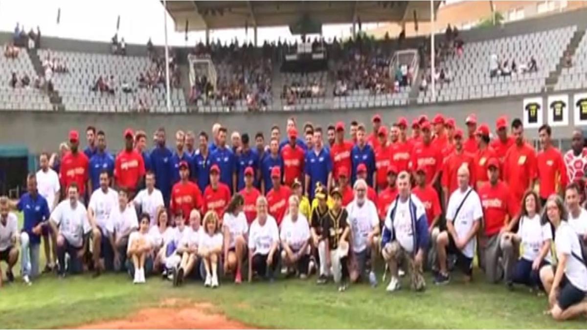 Viladecans homenaje a los voluntarios de los Juegos Olímpicos de Barcelona.