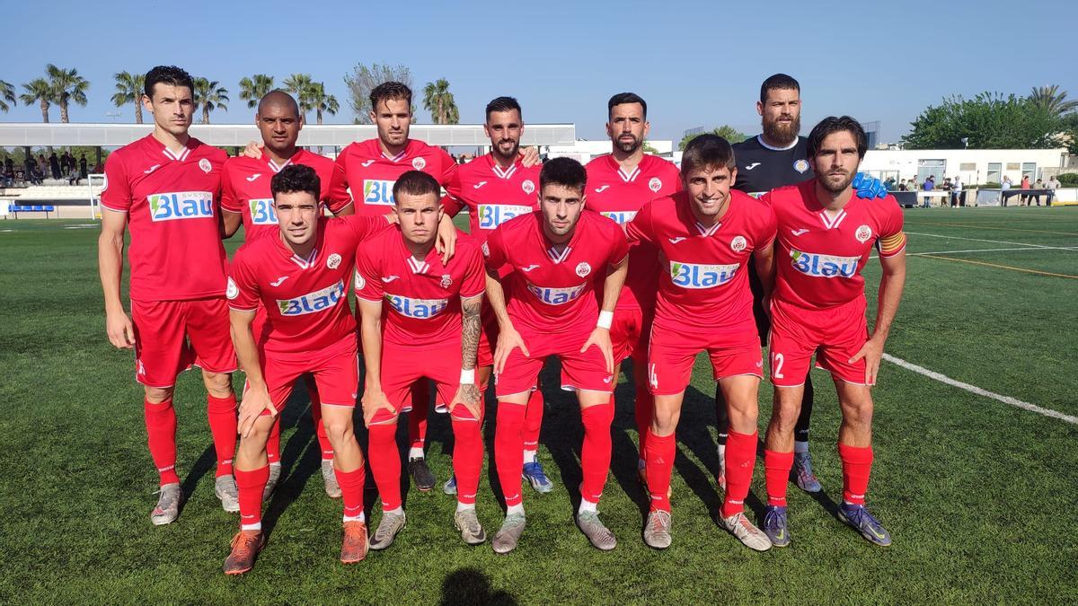 Equipo titular del CF Gandia en el campo de la UD Castellonense