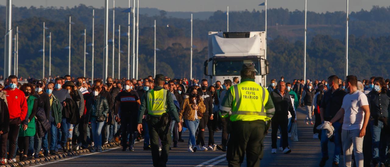 La protesta desplegada en A Illa contra la supresión de zonas de cría.