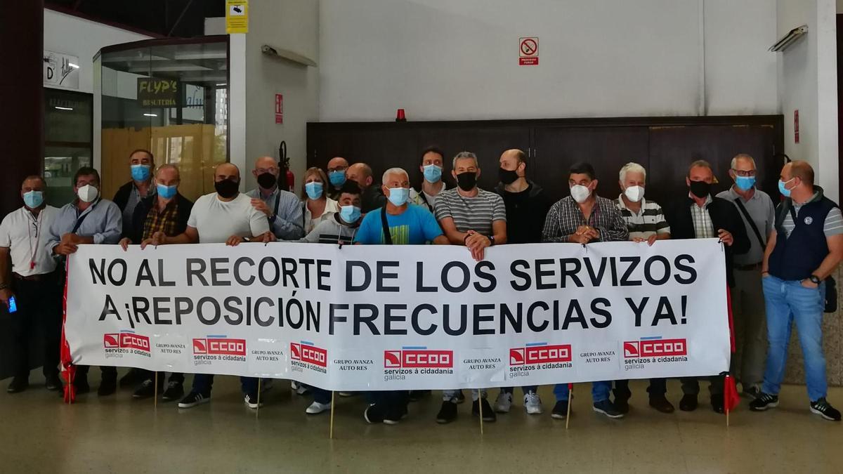 Protestas de los sindicatos en la estación de autobuses de Vigo.
