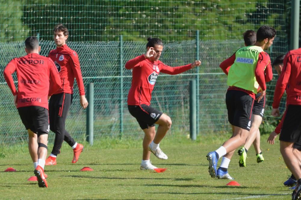 Los jugadores se entrenan en una nueva sesión a las órdenes de José Luis Martí en las instalaciones de la ciudad deportiva de Abegondo.