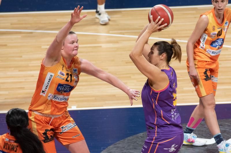 Partido de baloncesto femenino: Clarinos-Quesos El Pastor