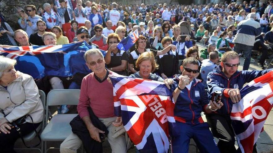 Los participantes en el mundial durante la inauguración que se celebró en la Plaza de Mugartegui.