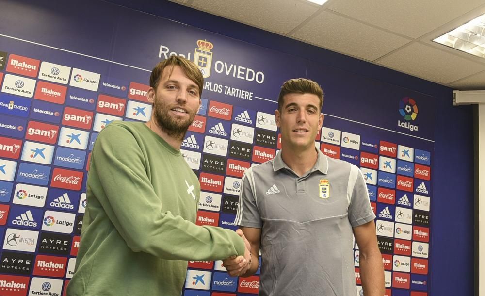 Presentación de Javi Fernández con el Real Oviedo