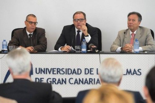 Conferencia de Eugenio Martínez Enríquez, embajador de Cuba en España, en el Primer encuentro Cuba - Canarias