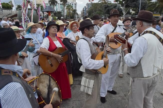 Romería de la Naval, desde el parque Santa ...