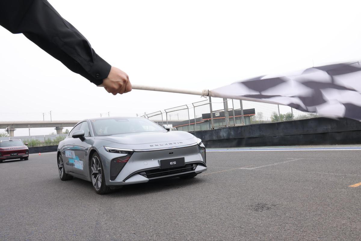 Prueba en circuito del Exlantix ES en Pekín
