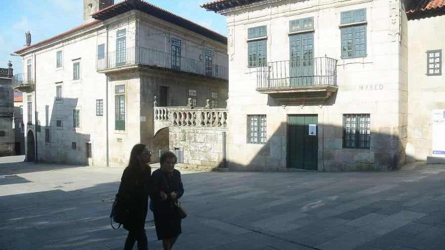 Dos de los edificios centrales del Museo de Pontevedra. // R.V.