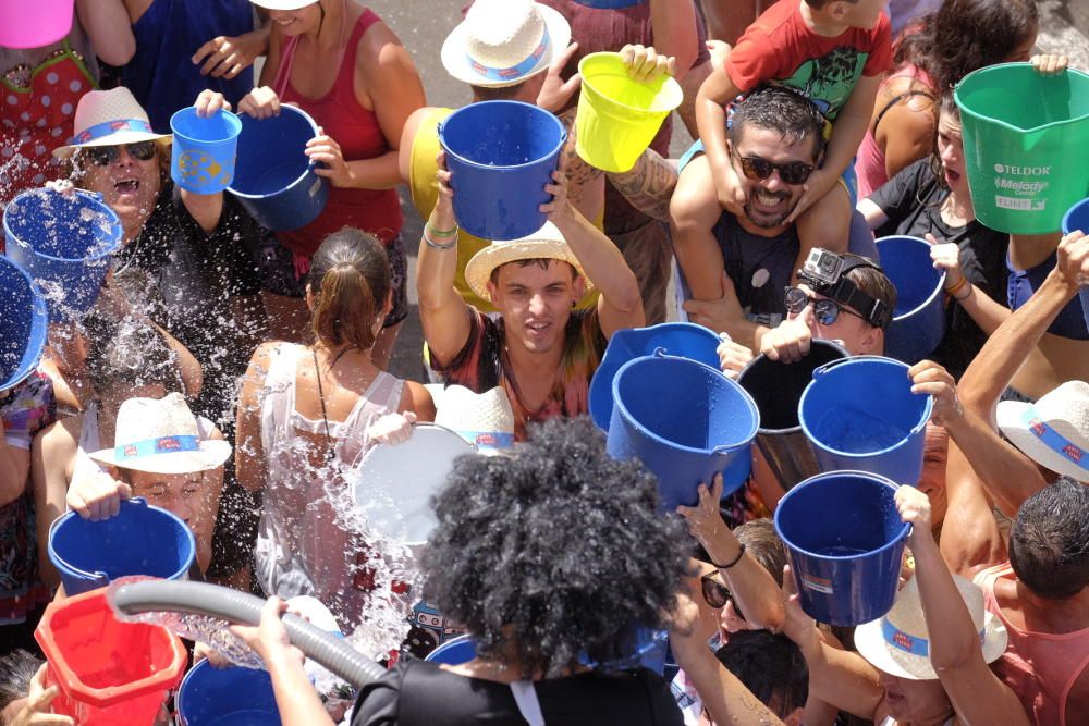 60.000 litros de agua en honor a la Virgen de la Asunción