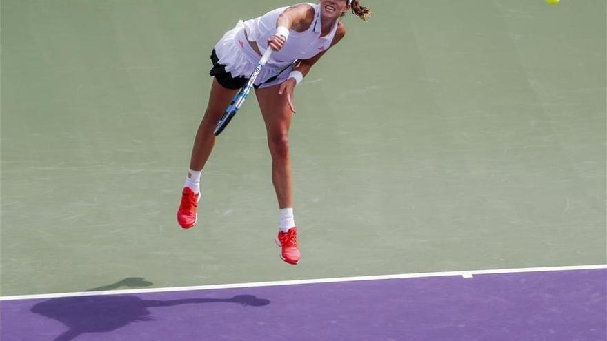 Muguruza remonta ante McHale tras el parón por la lluvia