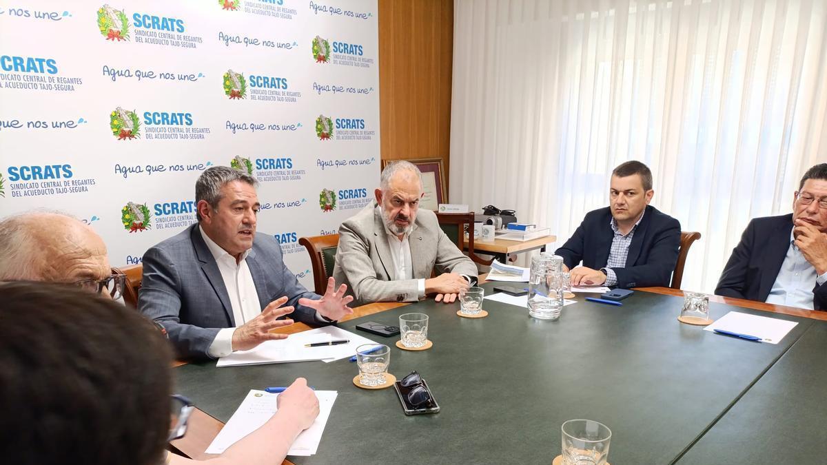 Reunión entre el consejero Buendía y la junta directiva del Scrats