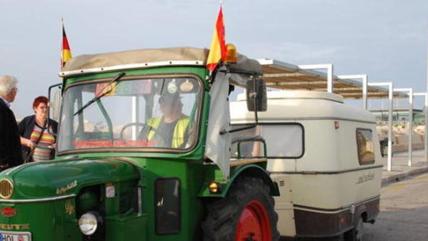 Deutscher Rentner mit Traktor auf Mallorca eingetroffen