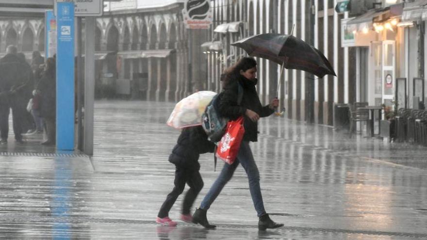 A Coruña estará hoy en alerta amarilla por intensas lluvias y vientos de 80 km/h