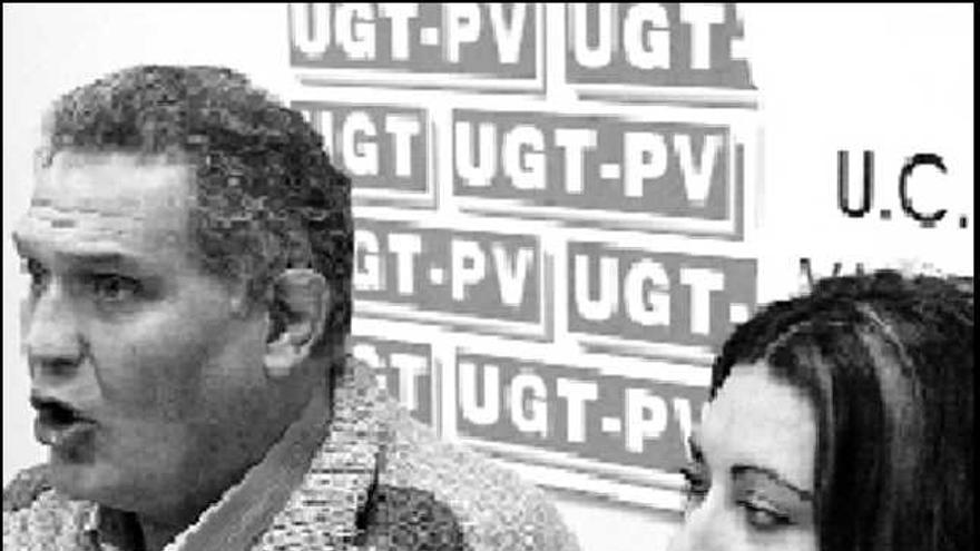 Vicente Prieto y Sonia Vidal ayer en la sede de UGT en Elda
