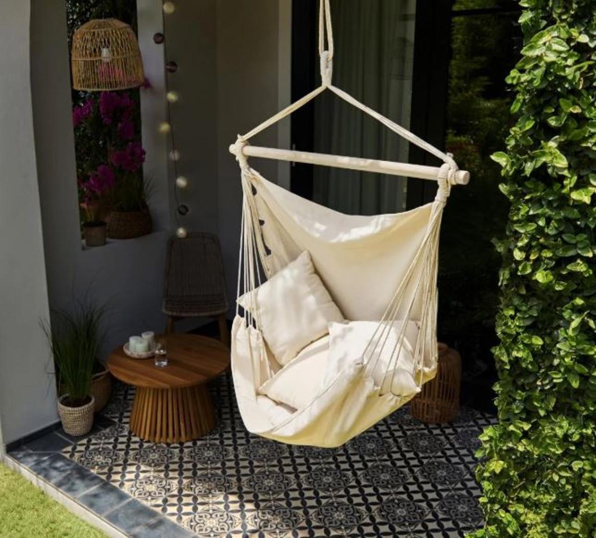 Mañana se esperan colas kilométricas en Lidl para conseguir la silla colgante para terraza o jardín más barata para no ocupar el suelo: por solo 18,99 euros y sin obras