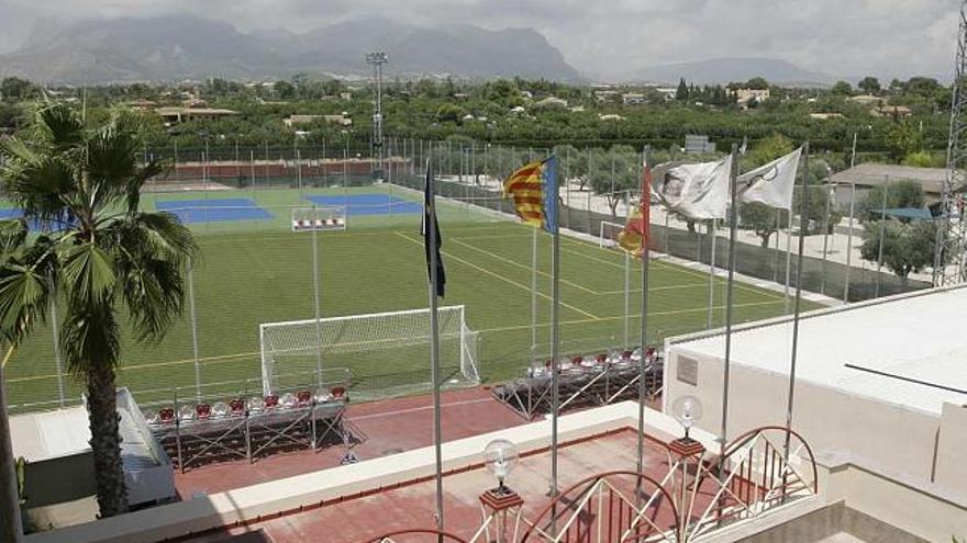 Terrenos deportivos de titularidad pública que gestiona el colegio privado Lope de Vega de Benidorm