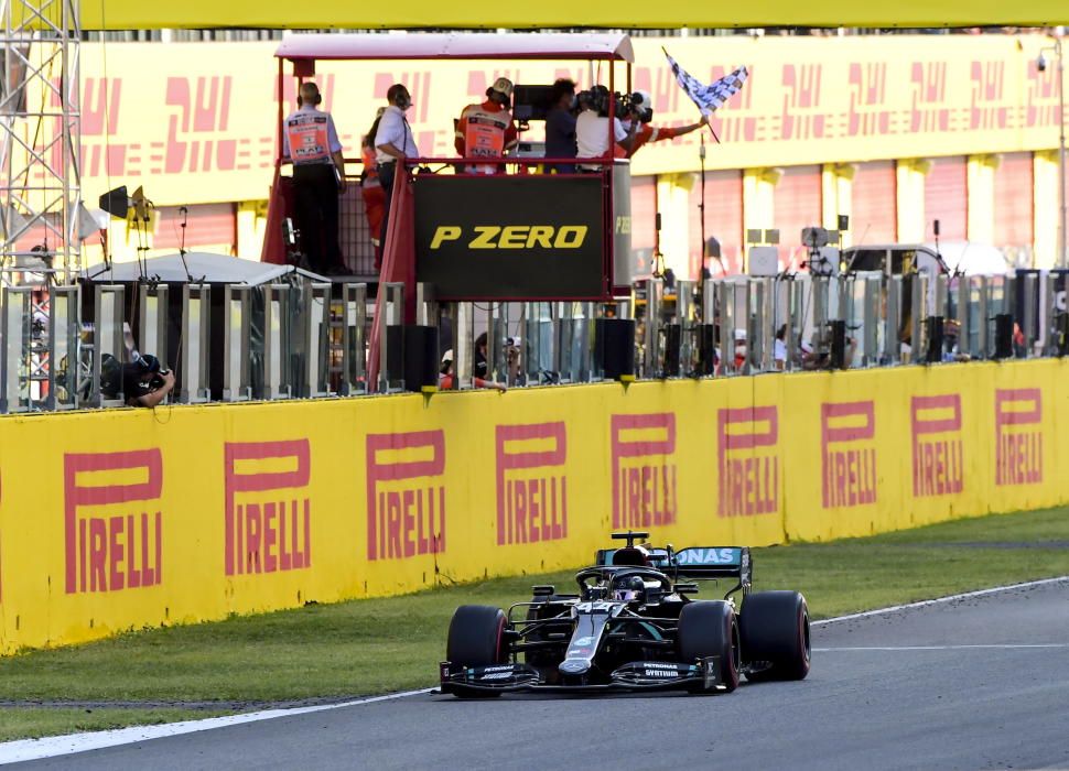 Hamilton gana en la Toscana