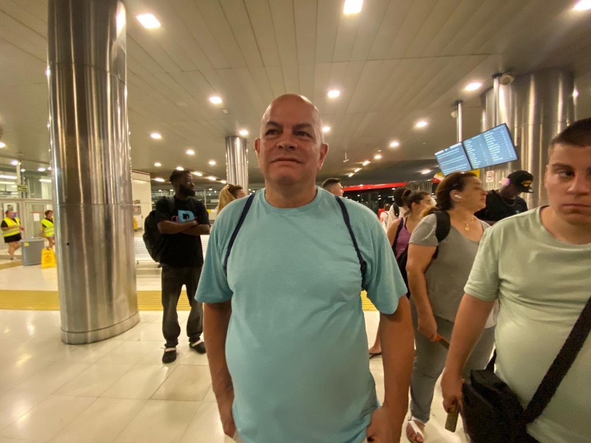 Gustavo García, otro usuario afectado por la huelga de autobuses del TIB.